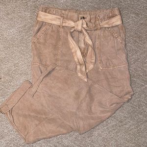 NWOT American Eagle Paper Bag Pants. Khaki. Size 8 short.